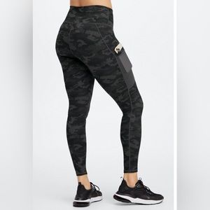 On-The-Go PowerHold® High-Waisted Legging size X-Large